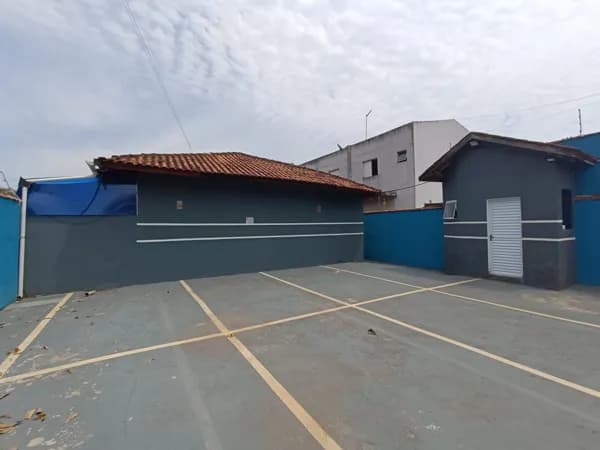 Casa em condomínio fechado, com piscina e área gourmet individual