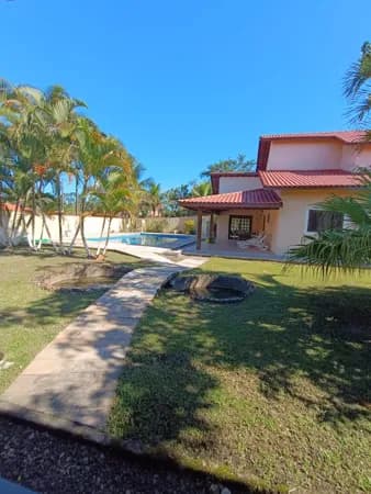 Casa com 1125m² de terreno, 3 quartos, sendo 2 suítes, piscina e área gourmet