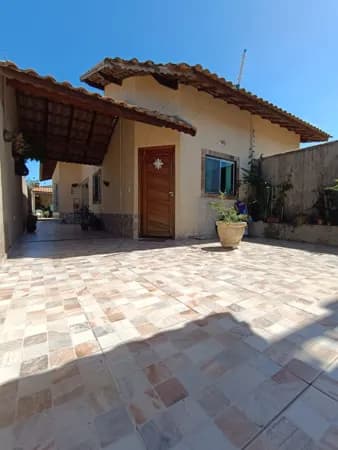 Casa com 2 quartos, sendo 1 suíte, piscina e área gourmet