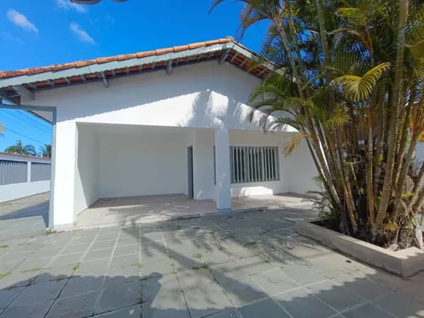 Casa à 100m da praia, com 2 quartos sendo 1 suíte