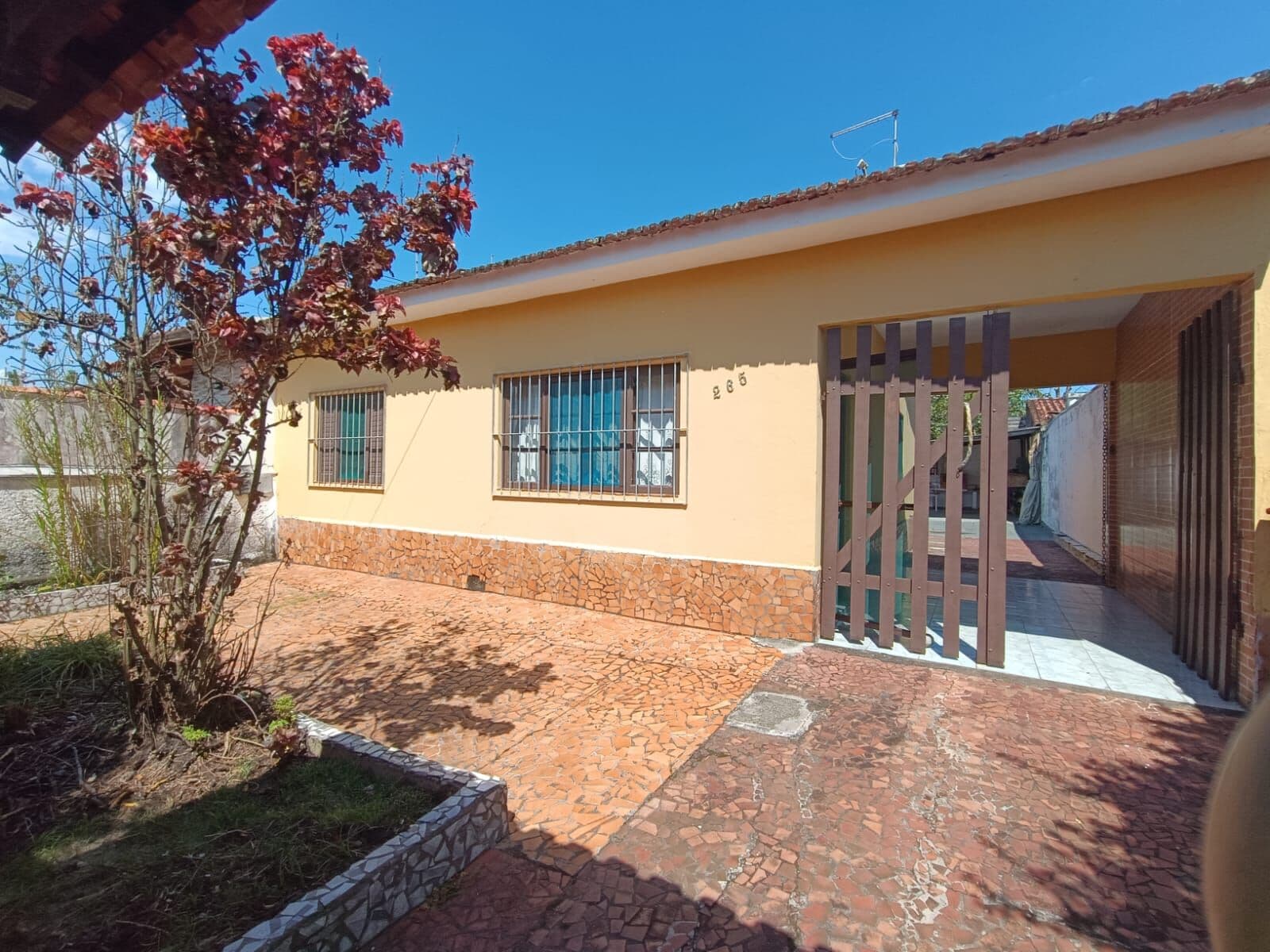 Casa com 2 quartos, à 300m da praia
