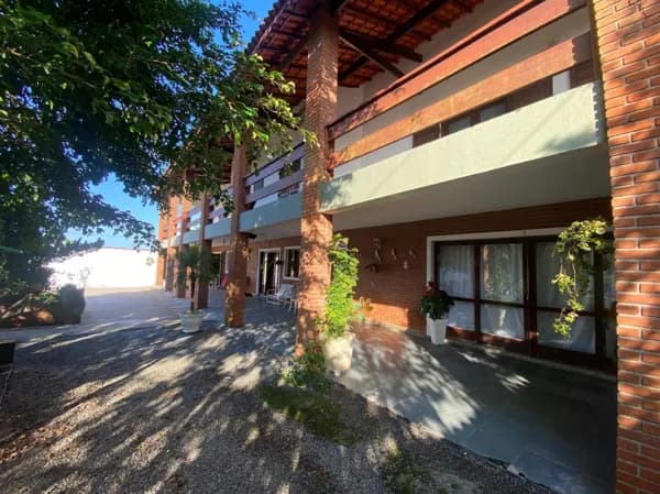 Casa com 5 quartos, sendo 2 suítes, com 1000m² de terreno