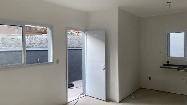 Oportunidade! Casa à venda de 57m² com Suíte e 2 Vagas em Santana de Parnaíba