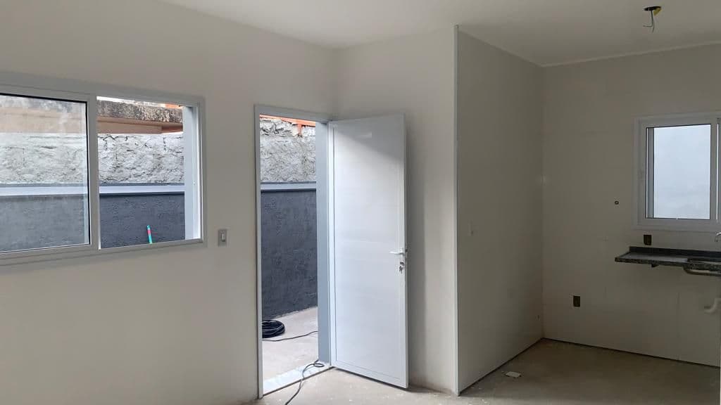 Oportunidade! Casa à venda de 57m² com Suíte e 2 Vagas em Santana de Parnaíba