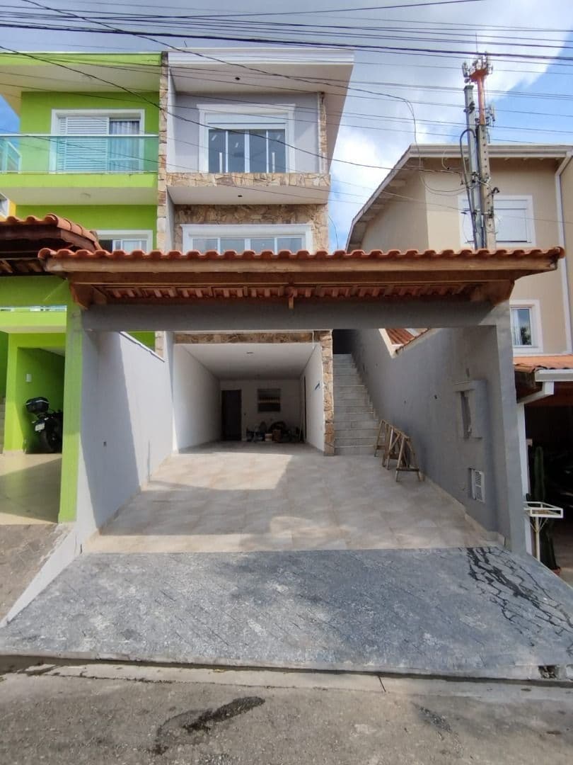 Oportunidade! Sobrado à venda Triplex no Villa D’Este com 3 Quartos e 4 Vagas