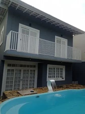 Sobrado à venda de 300m² no Residencial Nova Paulista – Suíte Master, Piscina e Área Verde