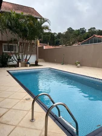 Sobrado à venda em Barueri com 4 dormitórios sendo 2 suítes e 4 vagas no condominio Residência São Fernando