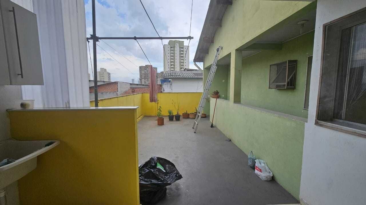 Casas e um salão à venda no Tupanci em Barueri, 03 Casas, 01 Salão e 4 vagas