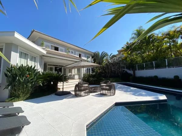 Sobrado à venda no Residencial Tamboré 2, de 586m² – 4 Suítes e 5 Vargas, Piscina em L, em Santana de Parnaíba