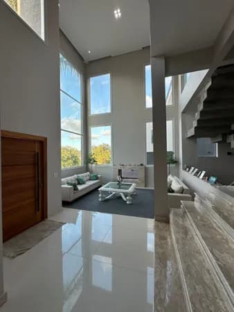 Casa à venda no Condomínio Tarumã em Santana de Parnaíba, de 400m2, com 3 Suítes, 4 vagas de garagem
