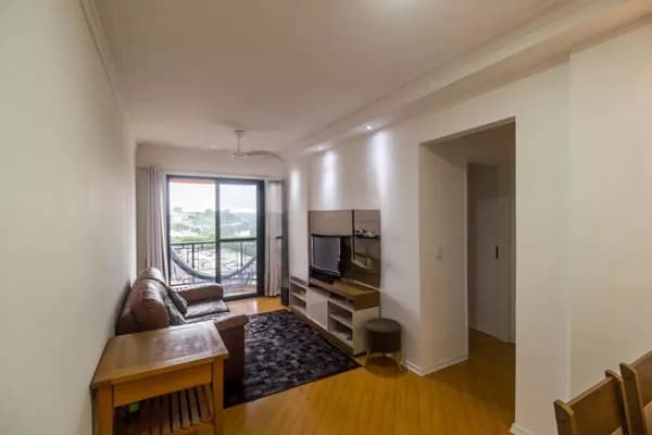 Apartamento 60m² no Riverside – 2 Dormitórios e Varanda com Vista Livre