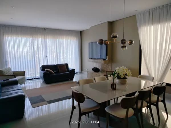 Casa à venda no Residencial Burle Marx em Alphaville, de 360m², 4 Dormitórios (sendo 2 suítes), 6 vagas de garagem