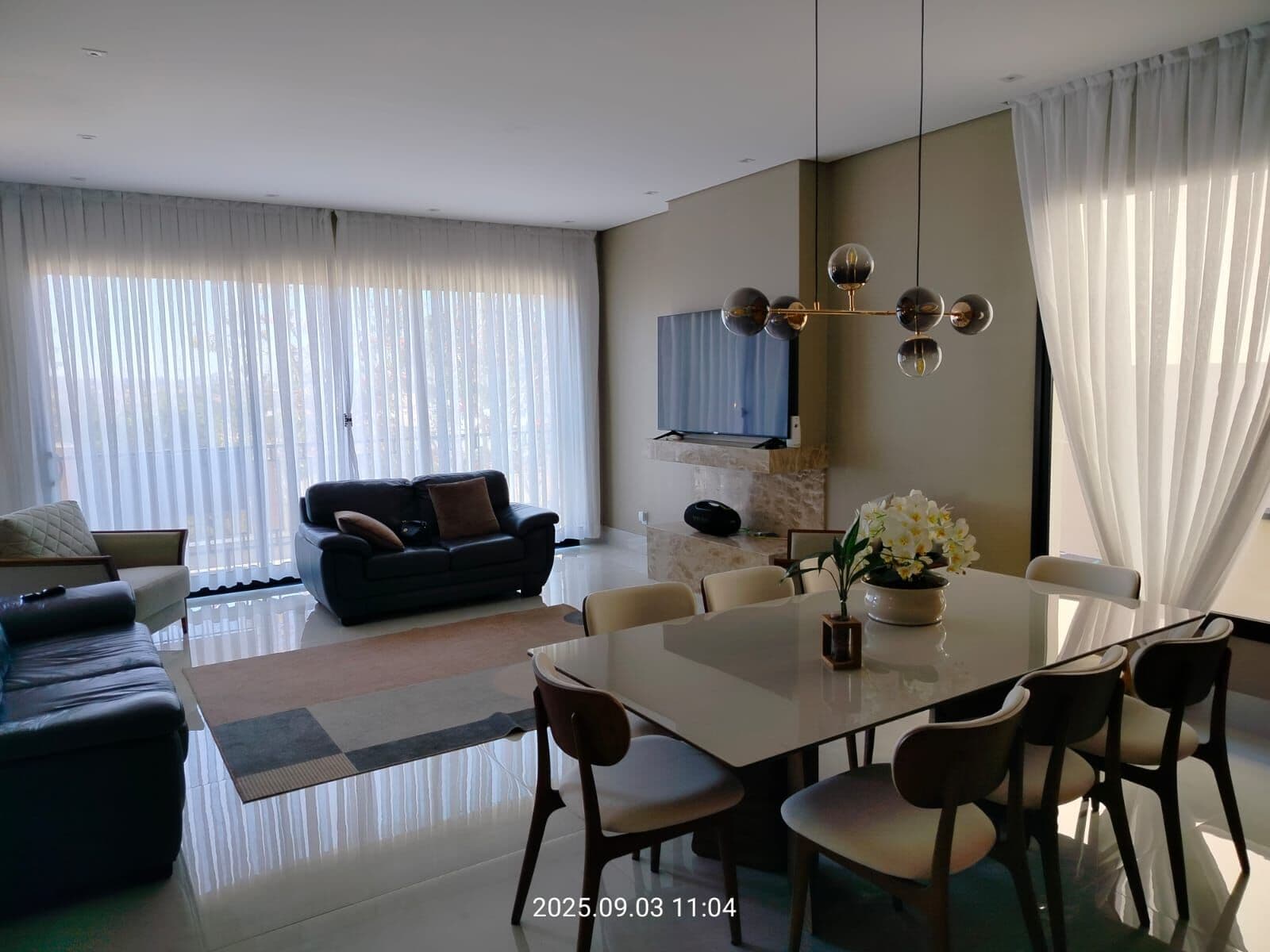 Casa à venda no Residencial Burle Marx em Alphaville, de 360m², 4 Dormitórios (sendo 2 suítes), 6 vagas de garagem
