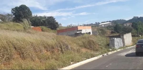 Terreno à venda em Santana de Parnaíba de 750 metros por 195 mil
