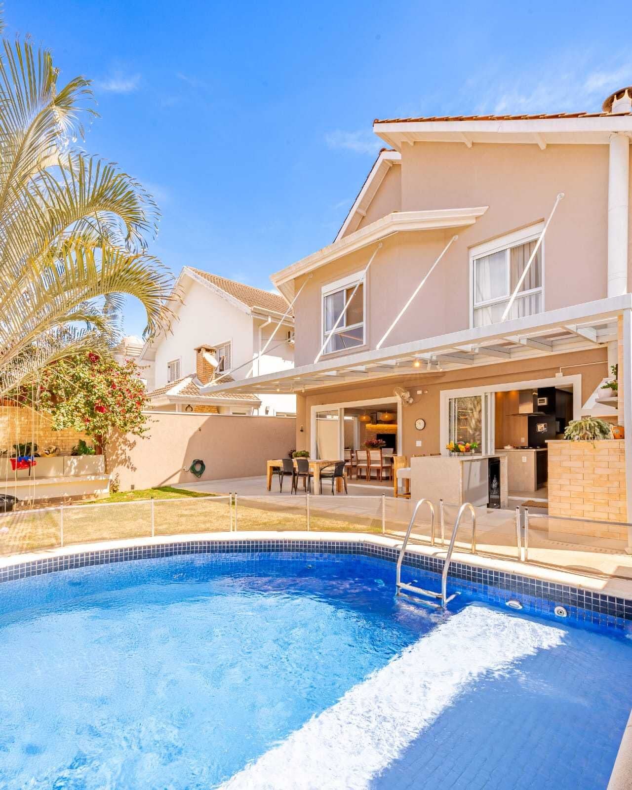 Casa Alto Padrão de 4 Dormts (2 suítes) no Residencial Alphaville 05 em Santana de Parnaíba/SP
