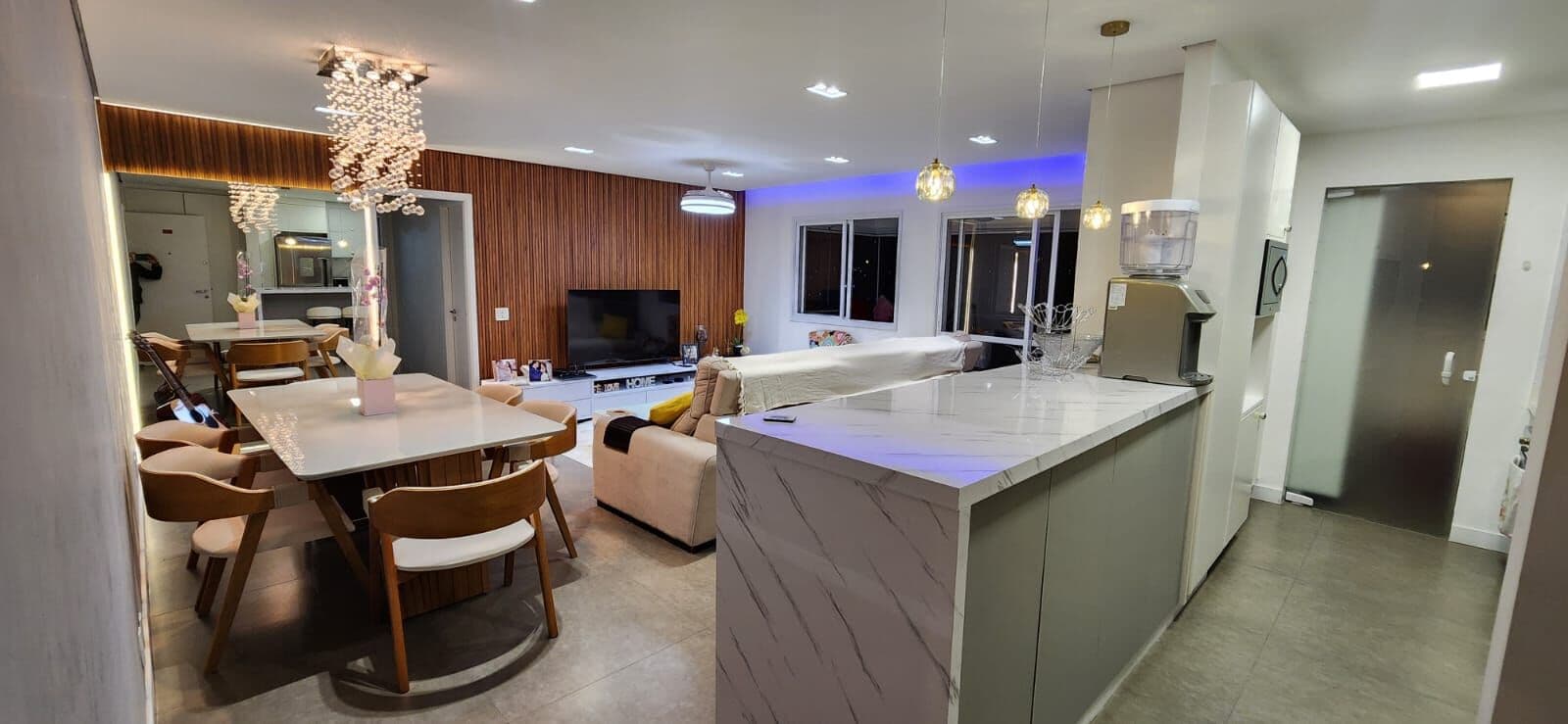 Apartamento a venda em Alphaville com 3 dormitórios e 2 vagas no condomínio Alphavita