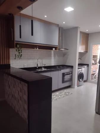 Casa à venda de 100m² sendo 2 dormitórios e 2 vagas no Condomínio Roselândia – Jardim Rosemary, com Piscina e Área Gourmet!