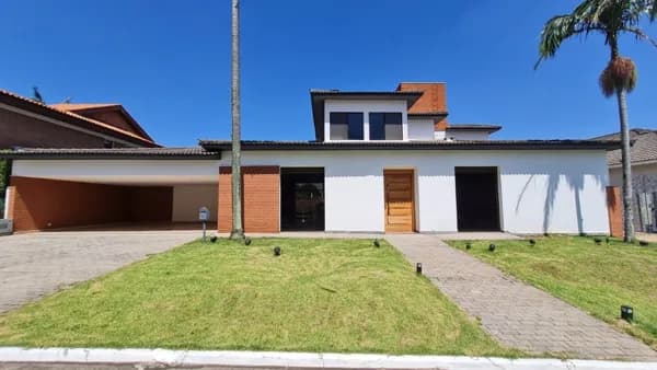 Casa à venda no Residencial Alphaville 5 em Barueri, de 850m² – 7 Ambientes, Cinema, Spa e Área Gourmet