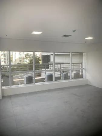 Sala Comercial à venda de 90m2 no Brascan Century Plaza em Alphaville