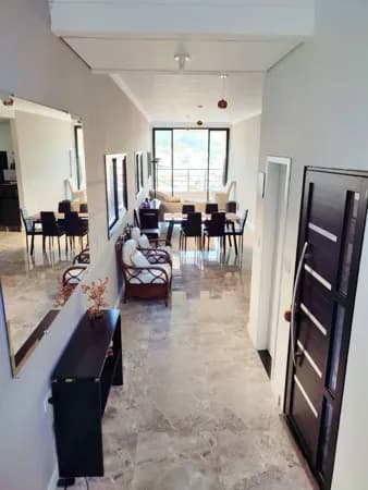 Casa à venda no Condomínio New Ville em Santana de Parnaíba, de 290m² com 3 suítes e 4 vagas