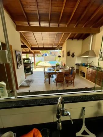 Casa à venda na Praia da Toninhas em Ubatuba, de 205 m2 com 4 suítes e 5 vagas,
