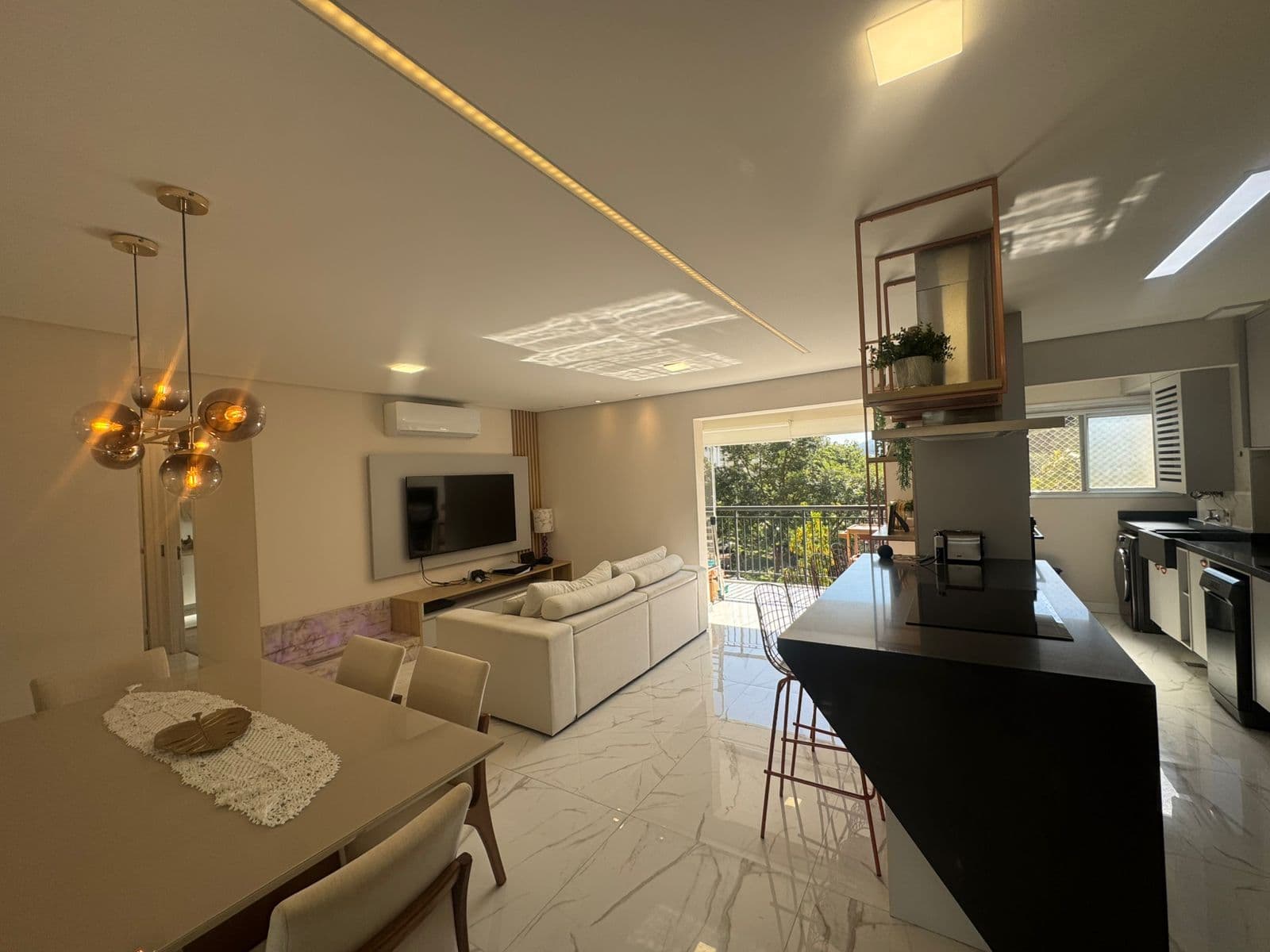 Apartamento a venda de 3 dormitórios e 2 vagas em Alphaville no condomínio Alpha vita