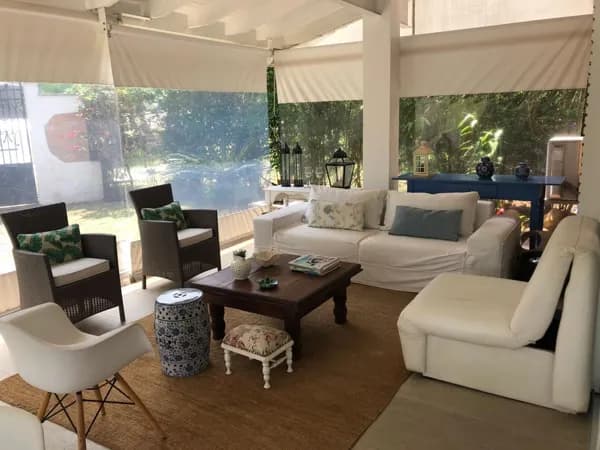 Sobrado à venda no Residencial Alphaville 02 em Barueri, de 550m² – 4 Suítes e Vista para o Condomínio e 4 vagas