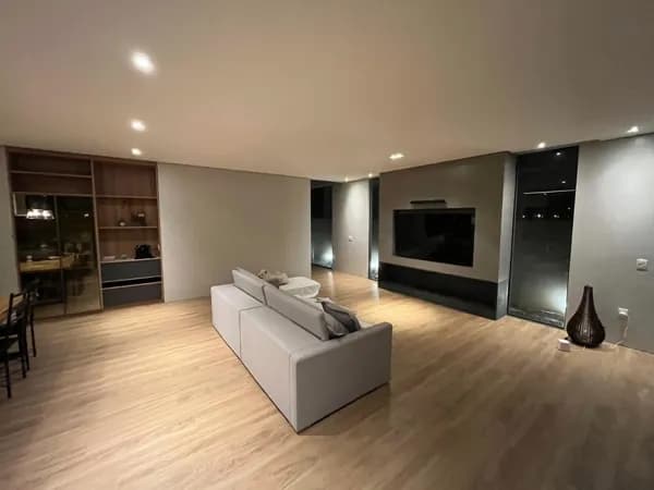 Casa à venda em Jandira com 3 quartos sendo 3 suítes e 6 vagas