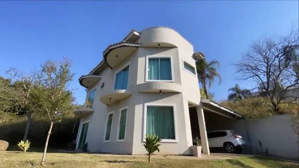 Casa de alto padrão de 160m² à venda no Vale da Benção em Araçariguama/SP