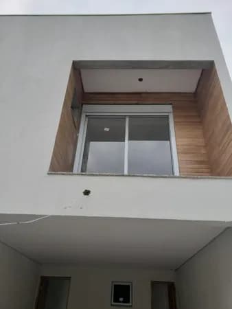 Sobrado à Venda em Barueri – 180m² com Suíte e Varanda em Vidro