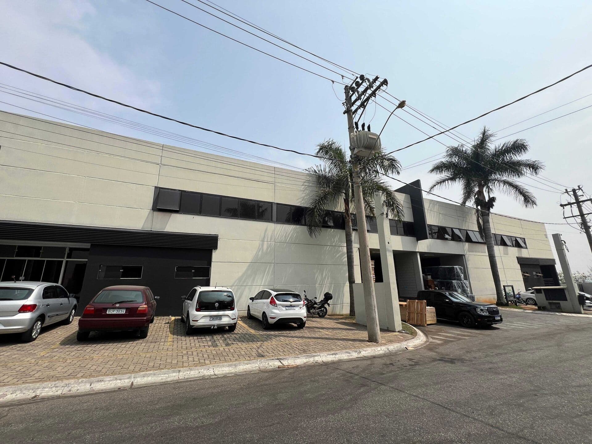 Galpão à venda no Condomínio Grupo Empresarial, de 1.317,73 m², 8 m pé direto no Iporanga em Sorocaba