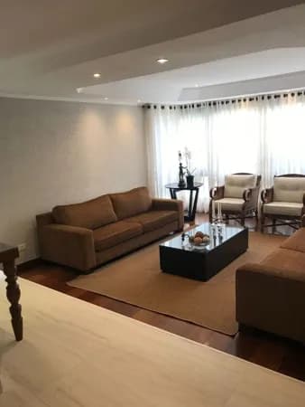 Casa à venda no Residencial Alphaville 11 em Barueri, de 310m2 com 4 quartos sendo 3 suítes e 4 vagas