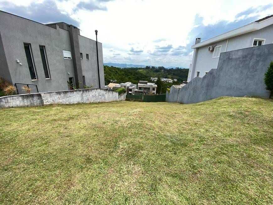 Terreno à venda no Valville 1, Santana de Parnaíba, com 403,90 m², em declive