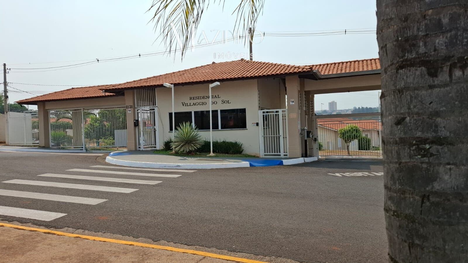 Casa em Condomínio com boa localização.