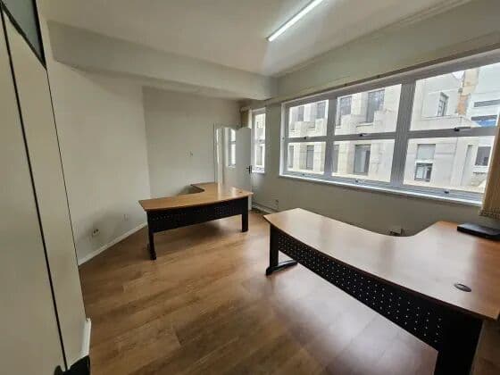 🛑 ATENÇÃO: Investimento de Ouro no Coração de SP! 40m² de Salas Conjugadas na Rua Dom José de Barros, 17.
