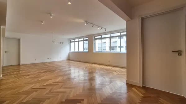 Aproveite o Melhor dos Jardins em um Apartamento Modernizado e Sofisticado!