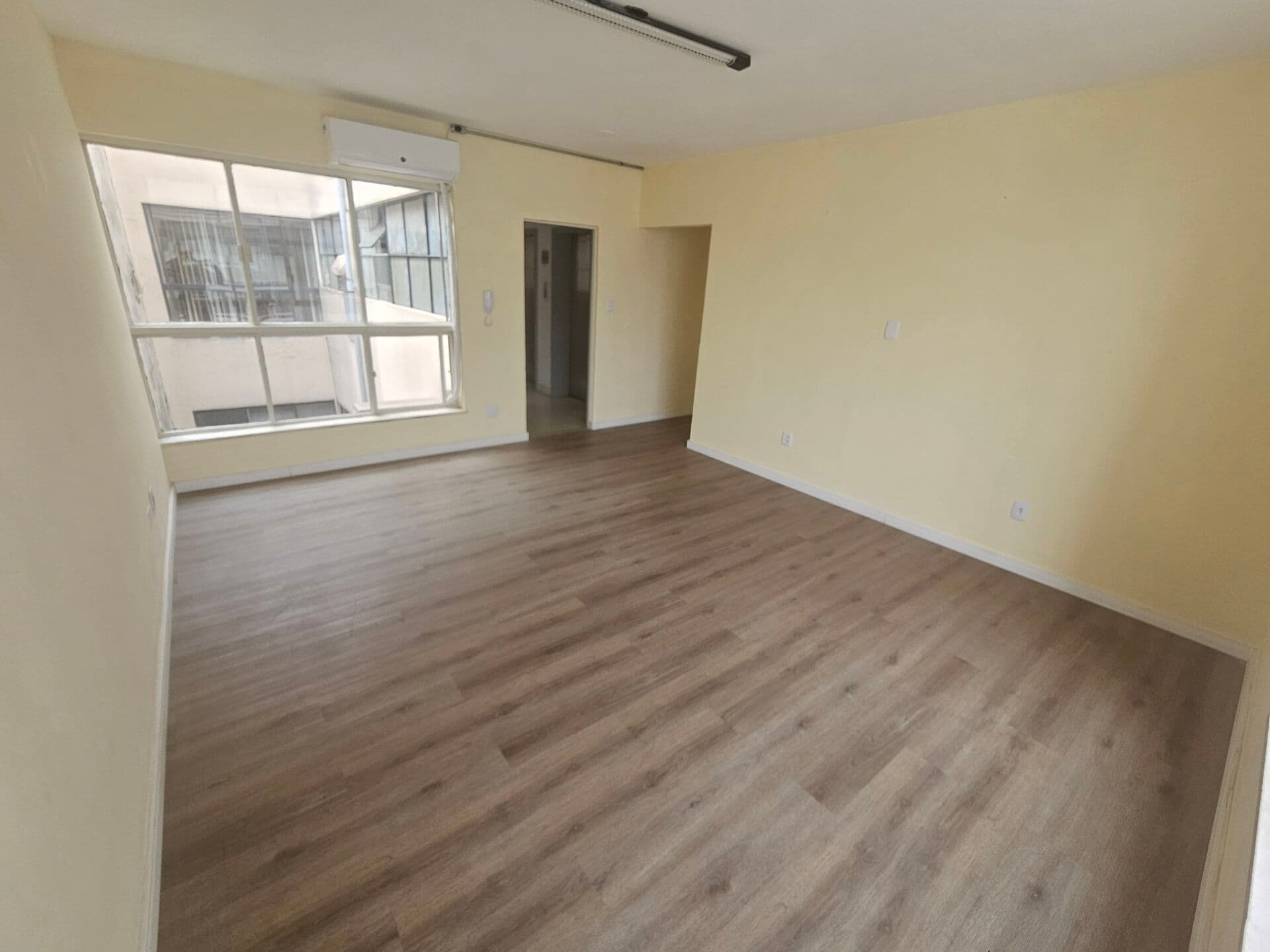 Seu escritório em um ícone da Arquitetura Moderna: 85m² no Edifício Louveira!