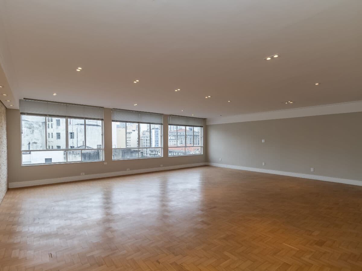 Conjunto comercial para venda em Sé , 150m² : VTGE6