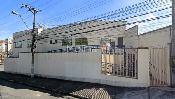 Sala Comercial em Cezar de Souza de 180m²