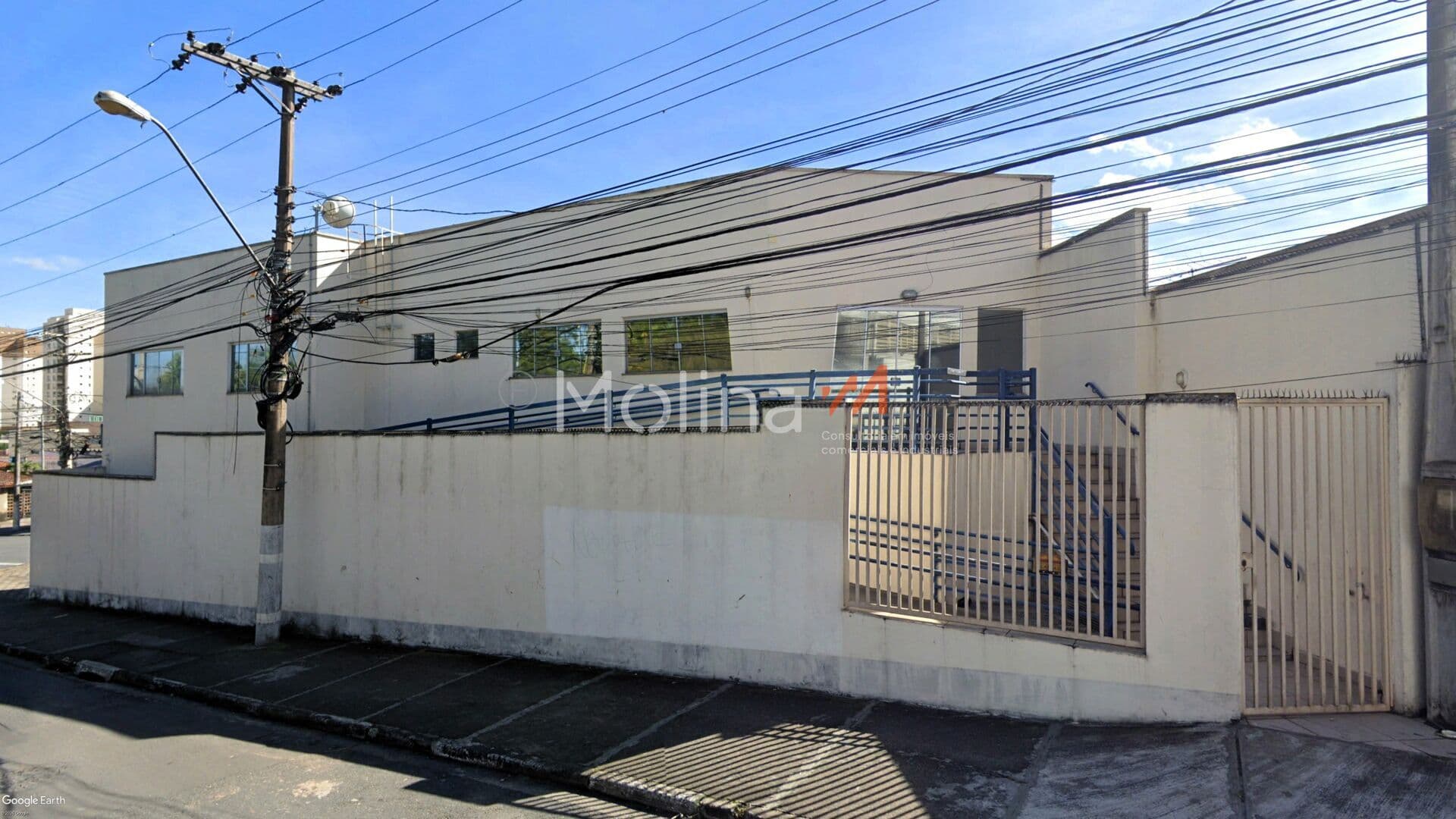 Sala Comercial em Cezar de Souza de 180m²