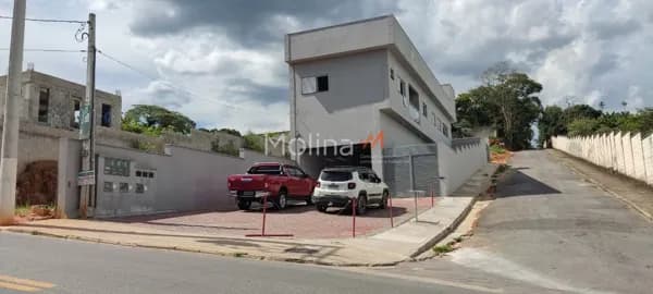 Galpão Novo de Esquina – 100m² + 80m² de Área Aberta – Av. Felipe Sawaya, Butujuru