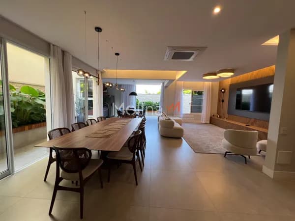 Casa no Condomínio Maison Duvivier de 480m²