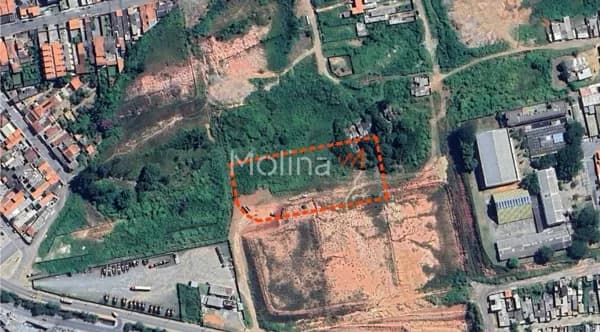 Área na Vila Lavínia de 7450m²