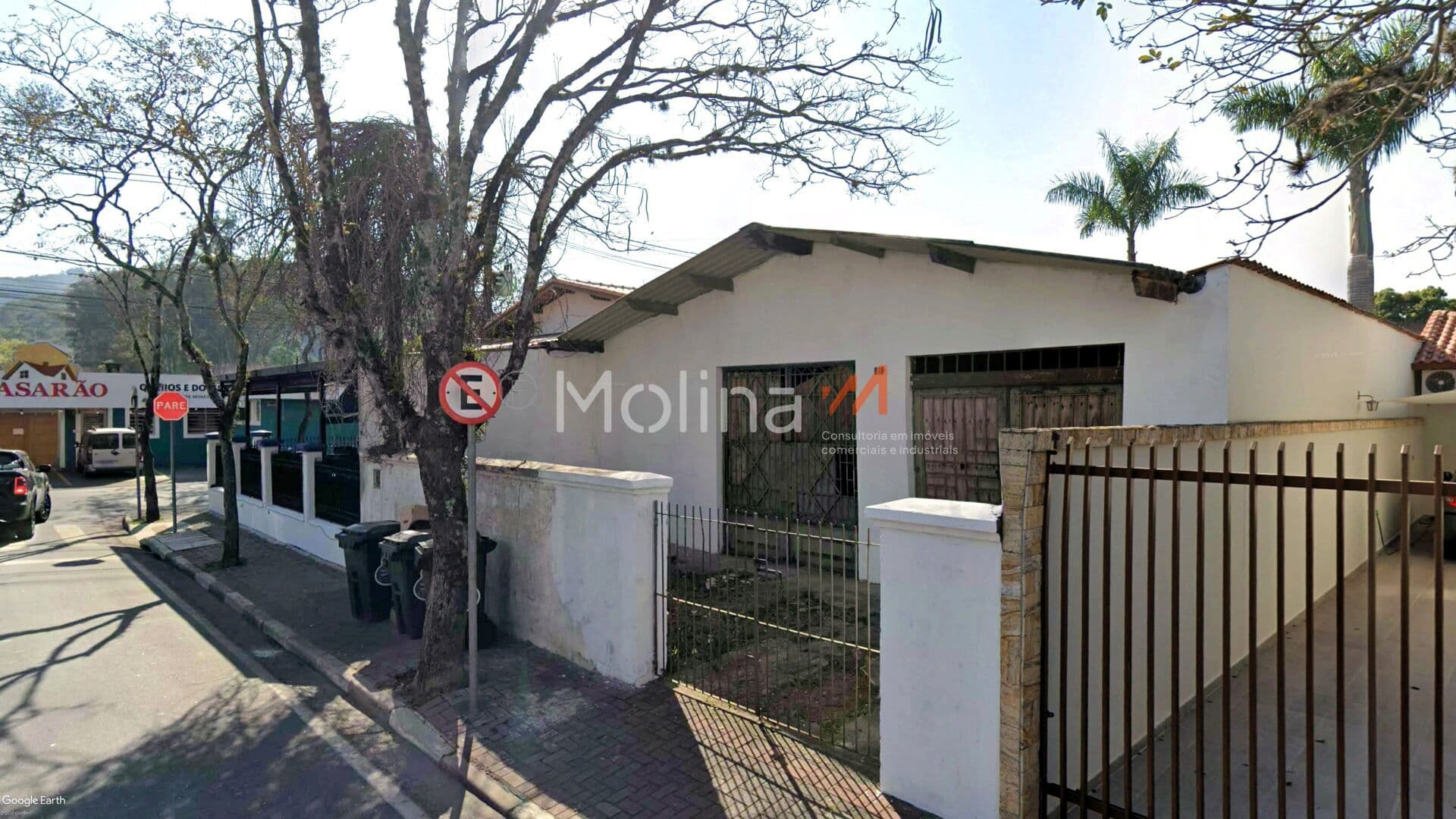 Salão comercial em Guararema de 250m²