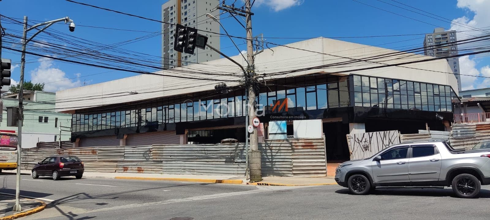 Salão Comercial no Centro de 811m² a 1622m²