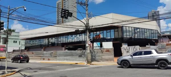 Salão Comercial no Centro de 811m² a 1622m²