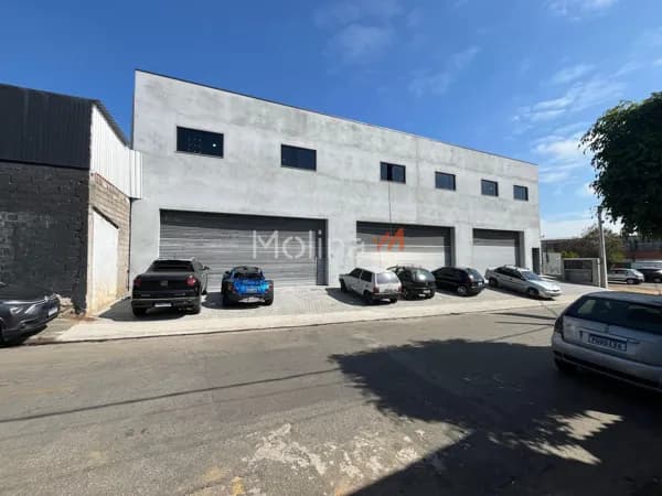 Galpão Comercial na Vila Jundiaí de 160m²