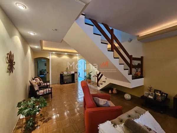 Casa na Vila Oliveira de 218,95m²