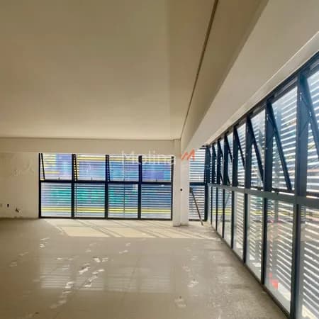 Sala comercial em Bras Cubas de 300m²