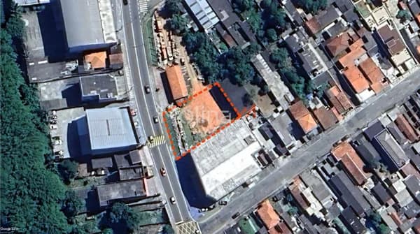 Terreno no Centro de 700m²